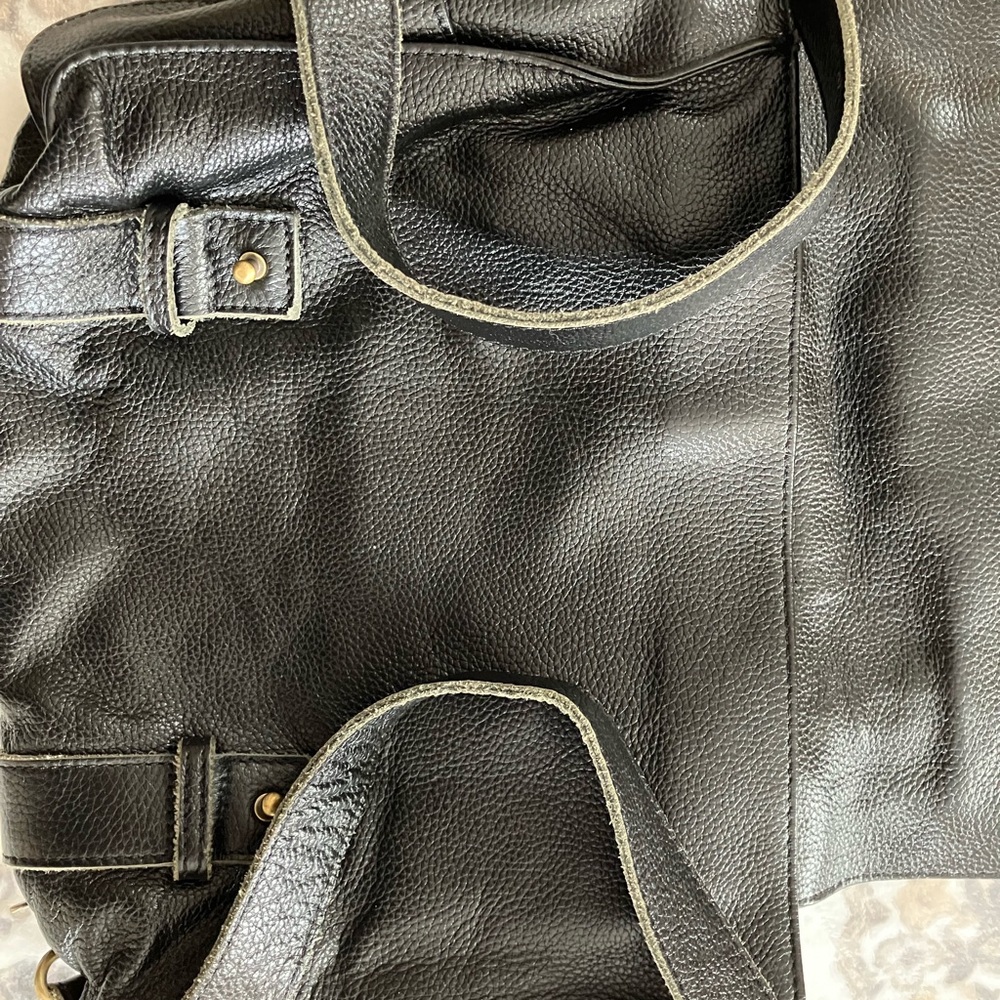 Vere Verto Black Backpack with Durable Italian Pebbled Leather and Gold Hardware - Picture 11 of 15